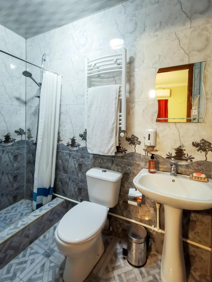 Myvibe Hotel Tbilisi Buitenkant foto