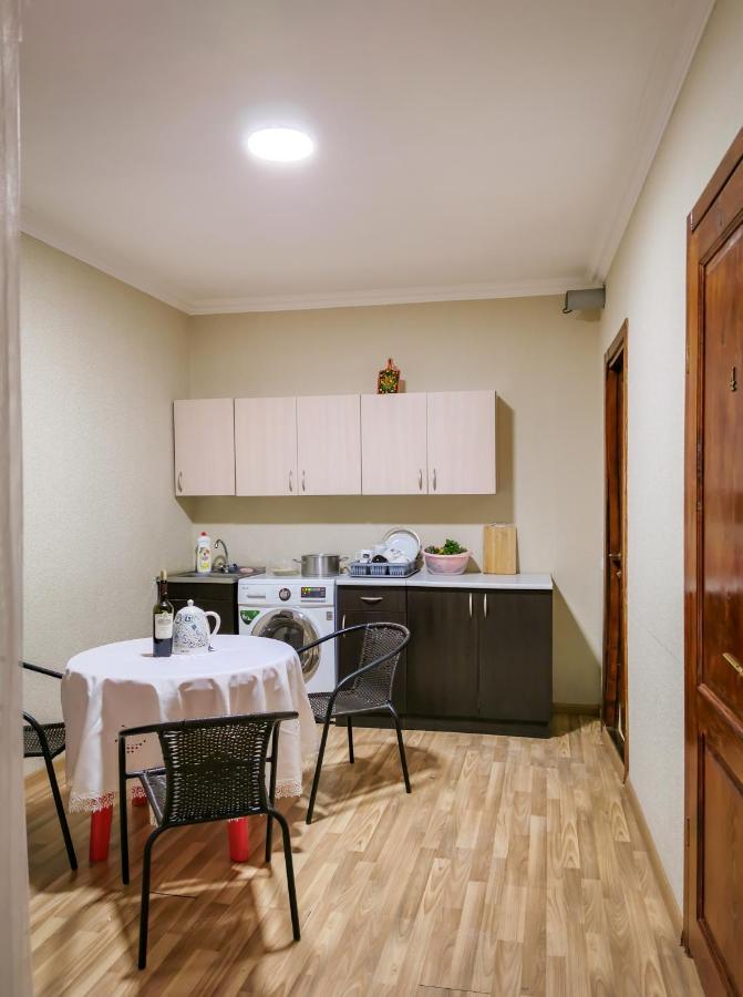 Myvibe Hotel Tbilisi Buitenkant foto