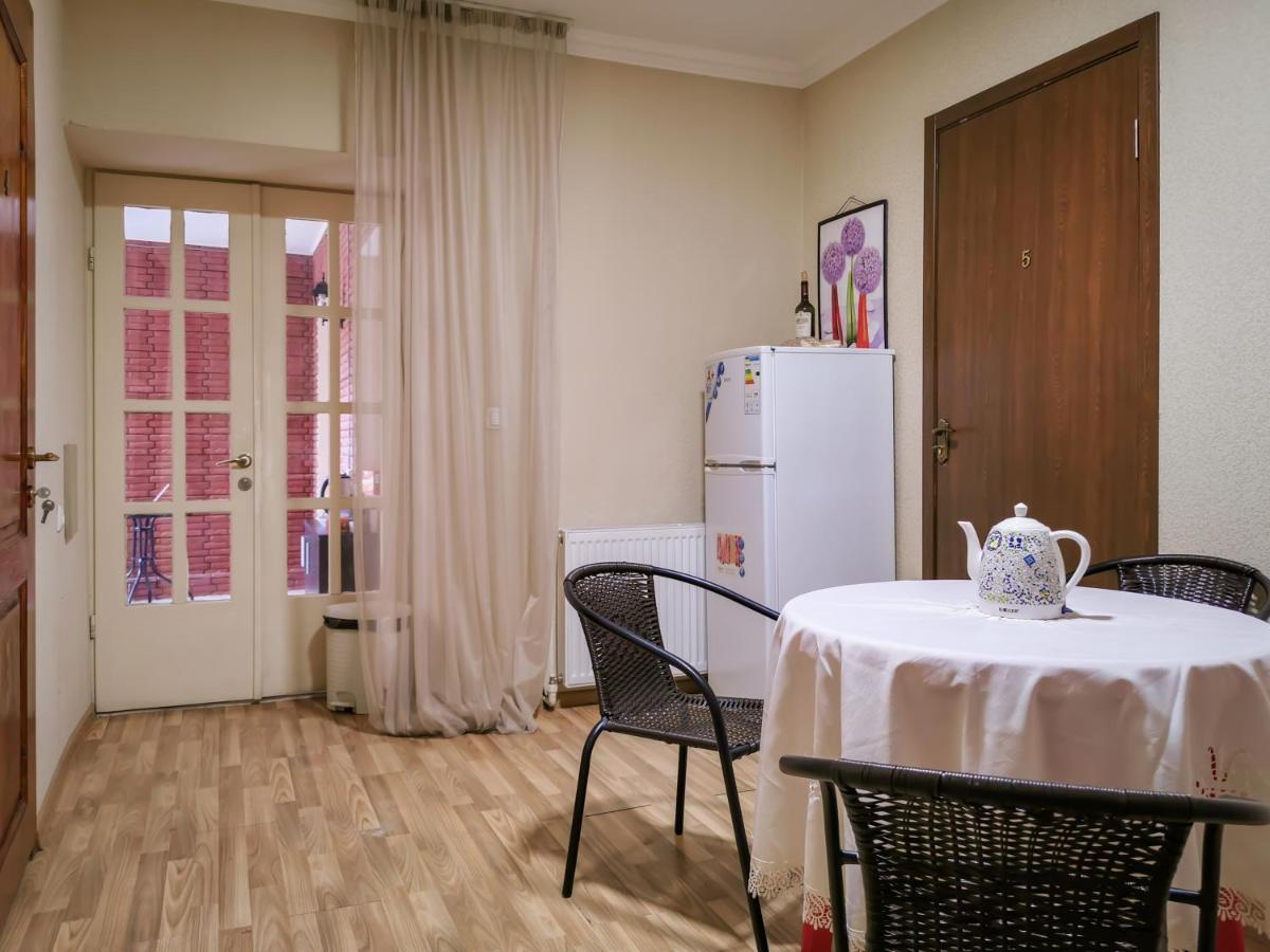 Myvibe Hotel Tbilisi Buitenkant foto